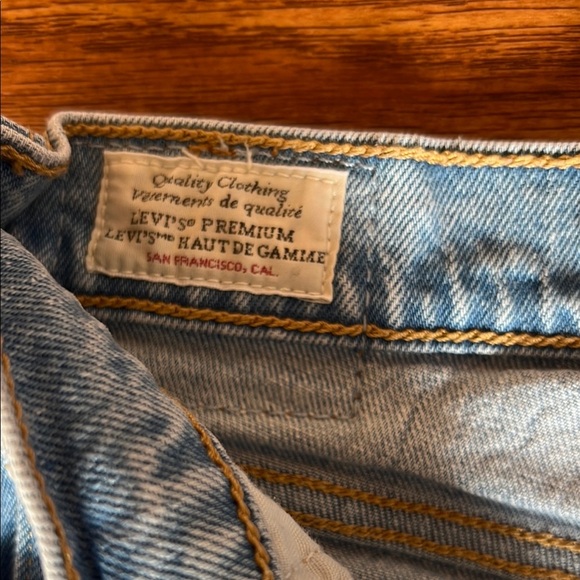 Levi’s Women “Wedgie Straight” Light Blue Distressed Jeans - Picture 6 of 12